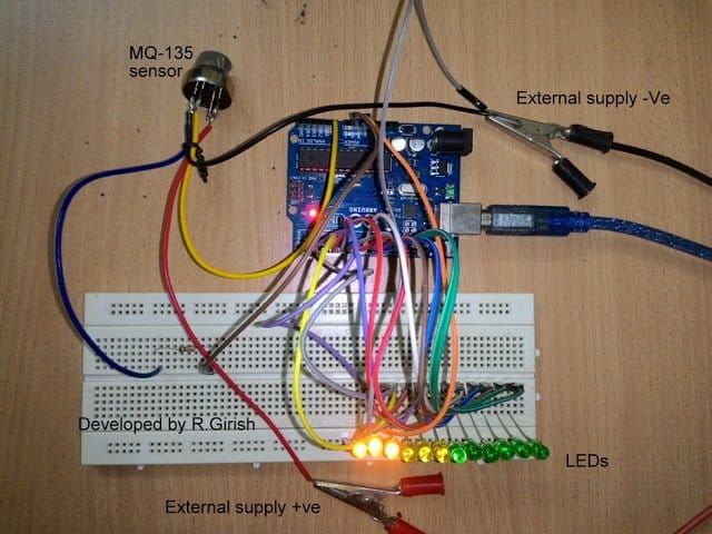 Circuito de medidor de contaminación del aire LED prototipo probado con Arduino