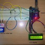 Jak vyrobit DC voltmetr pomocí Arduina