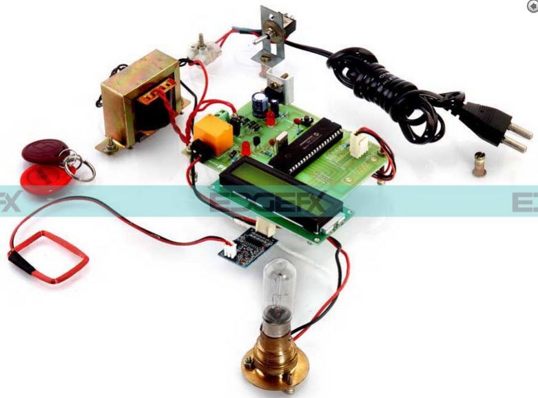 Řízení a ověřování zařízení založené na RFID pomocí PIC Microcontroller Project Kit od Edgefxkits.com