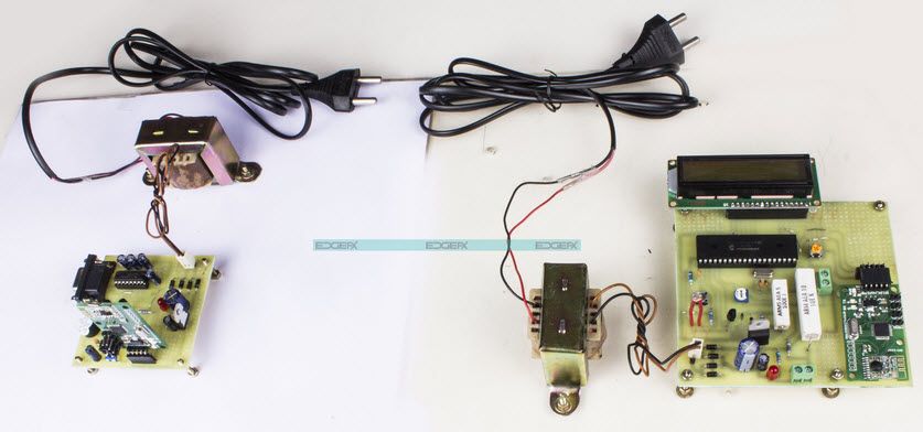 Sistema de medição de energia solar transmitido por RF usando um microcontrolador PIC
