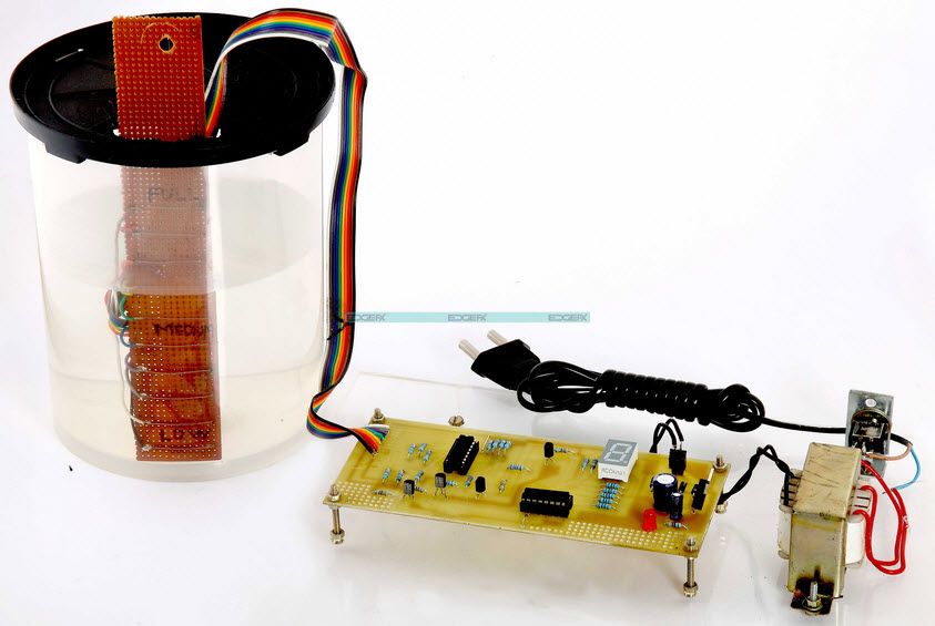 Controlador de nível de água ultrassônico com microcontrolador 8051