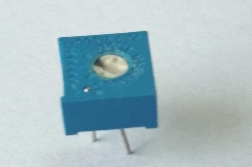Preset è fondamentalmente un resistore con tre terminali