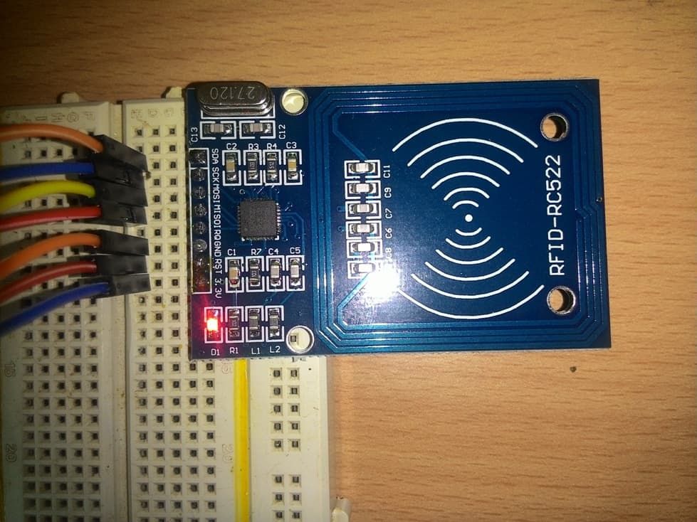 Obwód czytnika RFID wykorzystujący Arduino