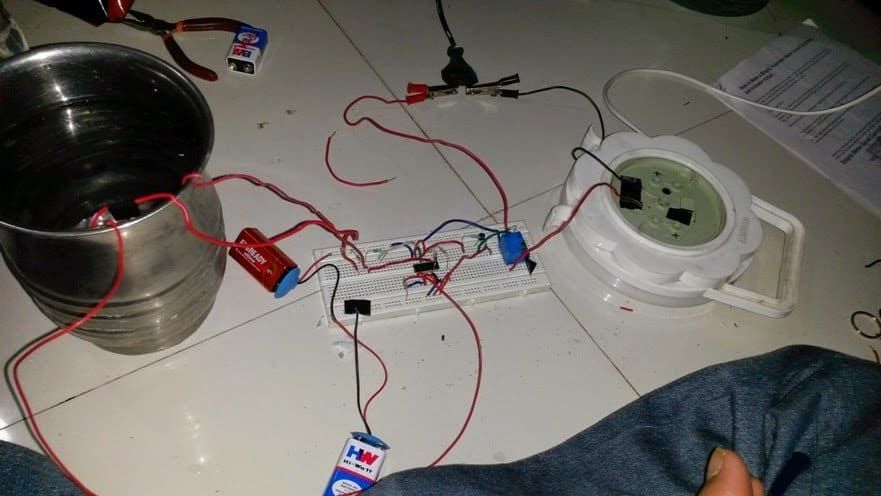 resultados de teste para circuito controlador de nível de água simples